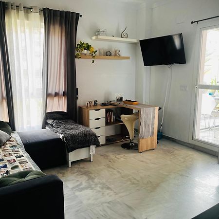 Piso En Zona Tranquila De - Torrequebrada Golf Apartman Benalmádena Kültér fotó