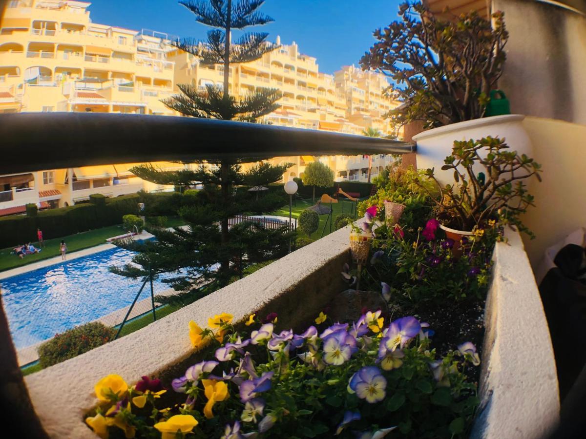 Piso En Zona Tranquila De - Torrequebrada Golf Apartman Benalmádena Kültér fotó