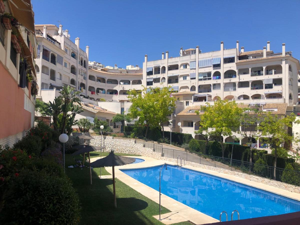 Piso En Zona Tranquila De - Torrequebrada Golf Apartman Benalmádena Kültér fotó
